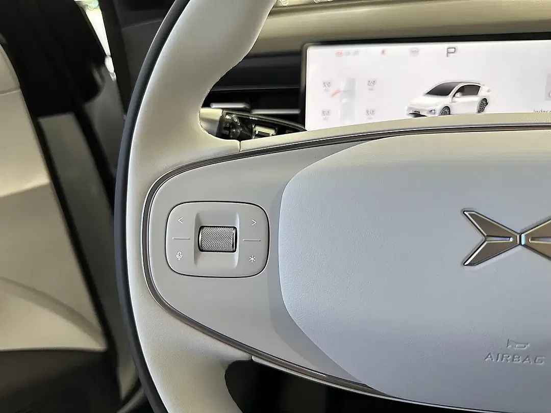 Xpeng G6 - Thumbnail 10