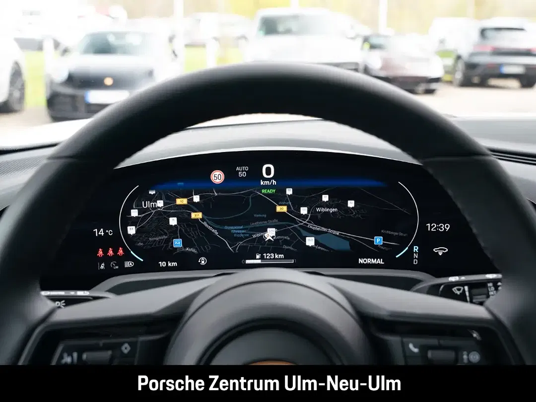 Porsche Taycan - Thumbnail 10