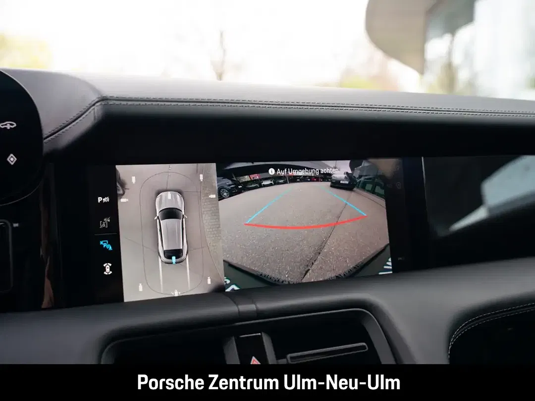 Porsche Taycan - Thumbnail 11