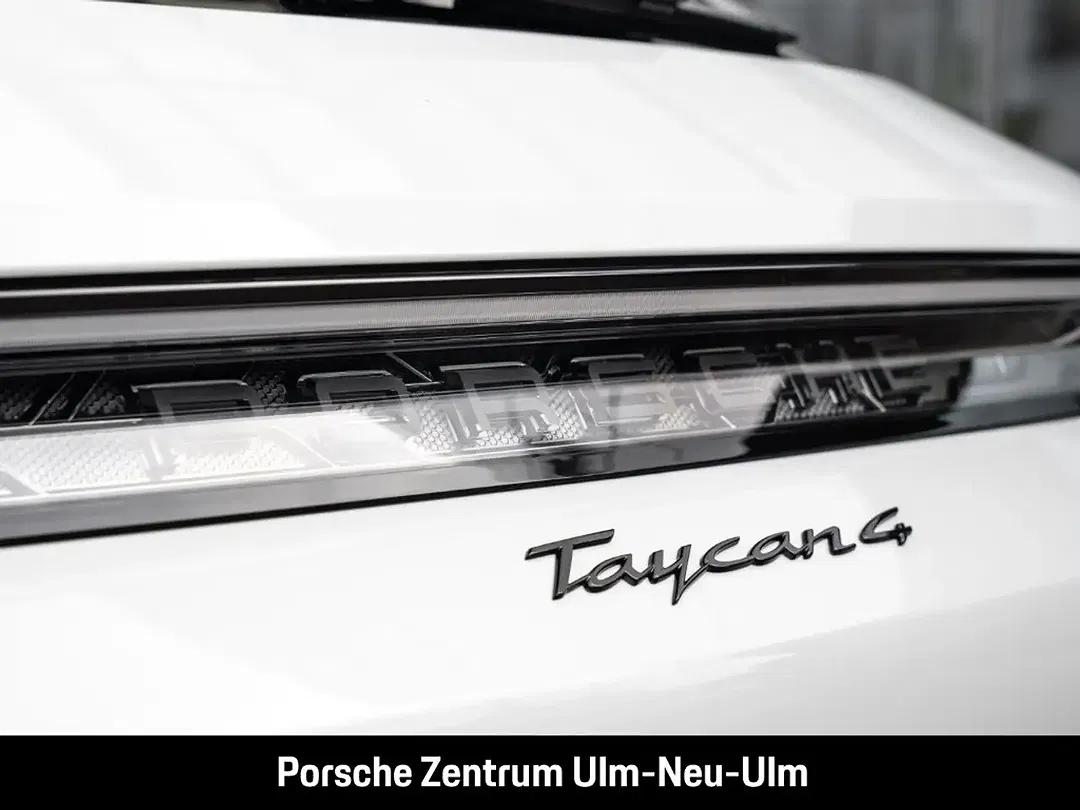 Porsche Taycan - Thumbnail 13