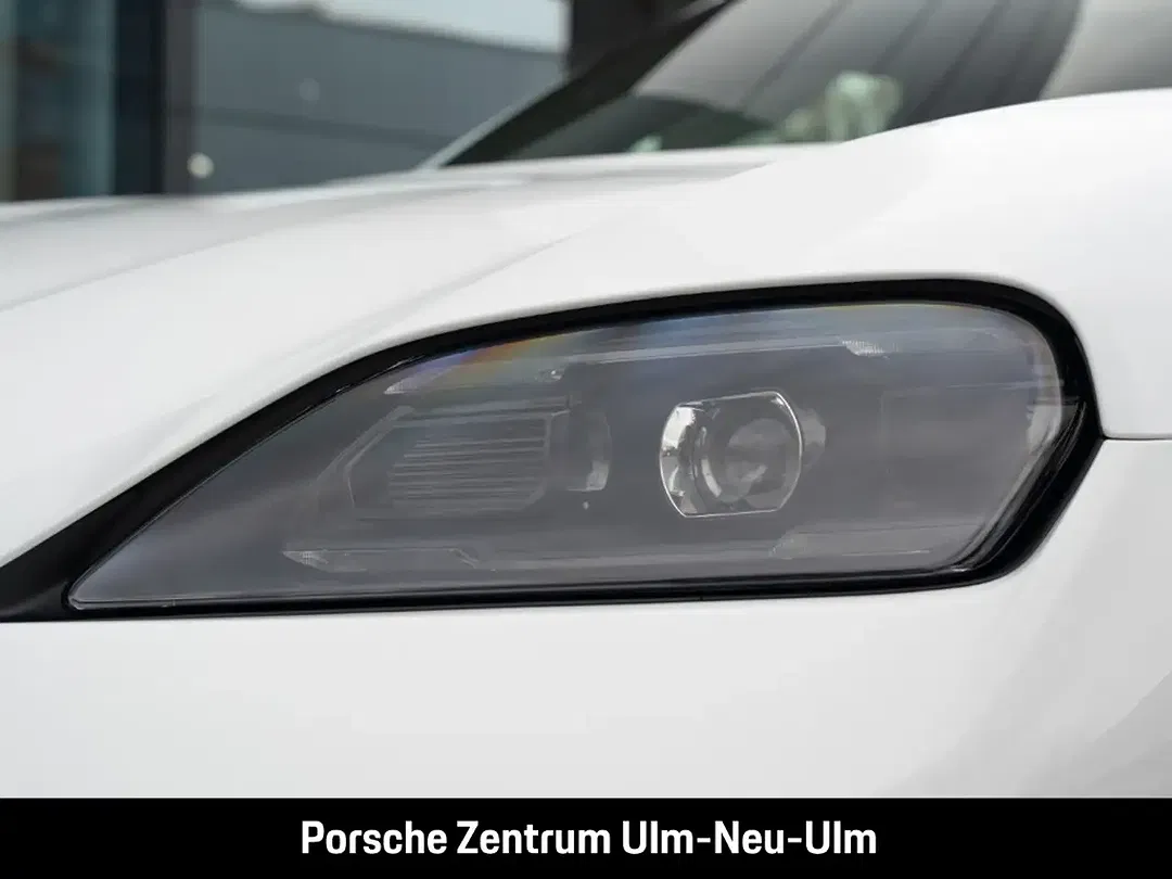 Porsche Taycan - Thumbnail 15