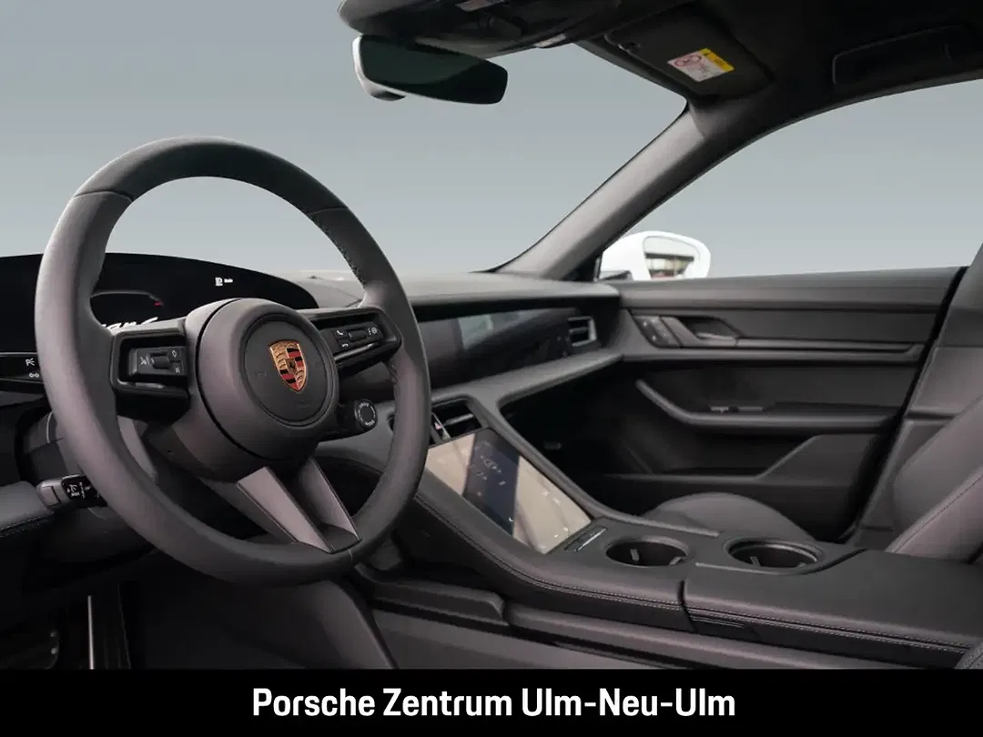 Porsche Taycan - Thumbnail 4