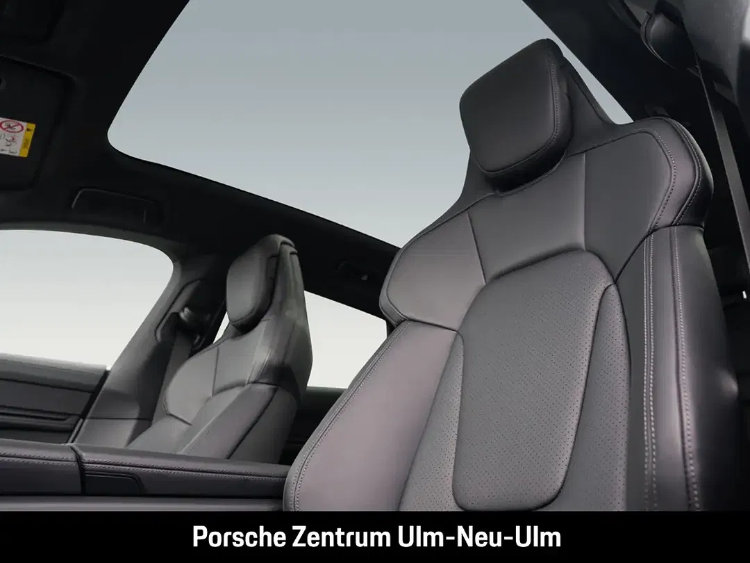 Porsche Taycan - Thumbnail 5