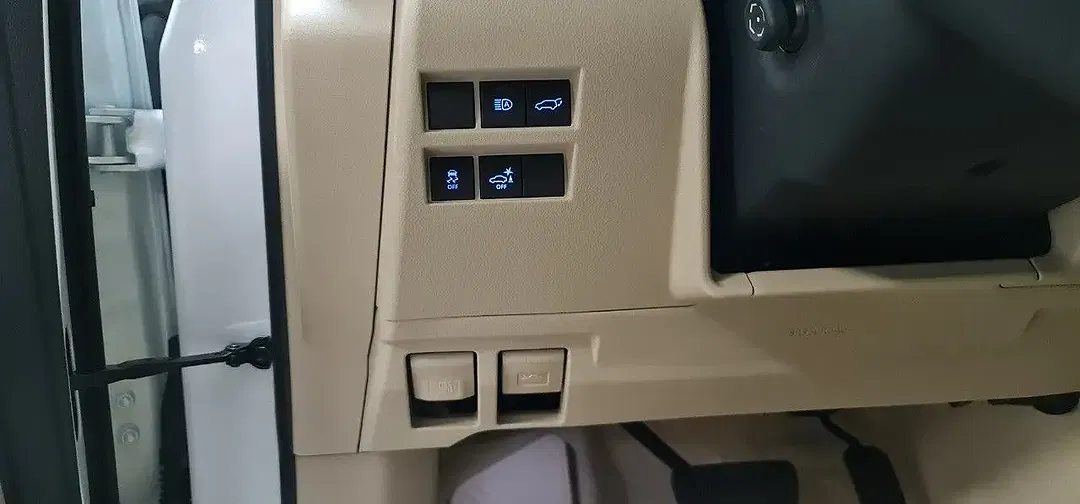 Toyota Land Cruiser - Thumbnail 16