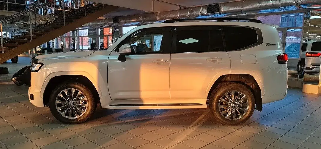 Toyota Land Cruiser - Thumbnail 5