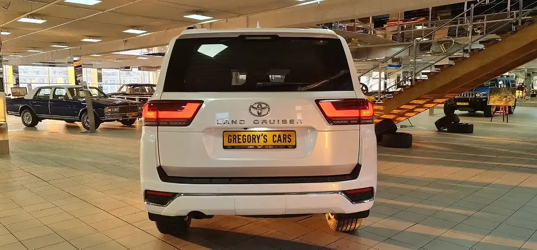 Toyota Land Cruiser - Thumbnail 6