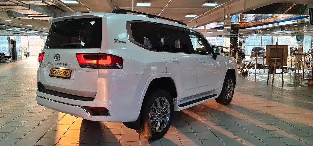 Toyota Land Cruiser - Thumbnail 7