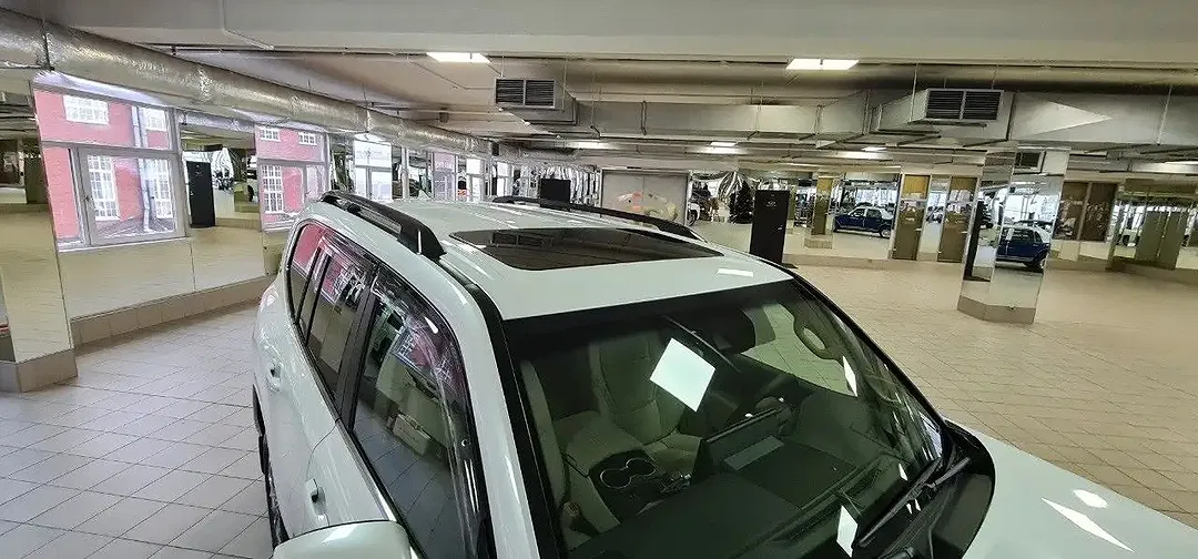 Toyota Land Cruiser - Thumbnail 9