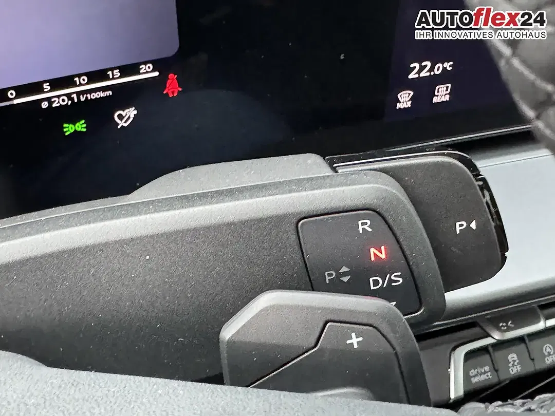 Audi Q3 - Thumbnail 16