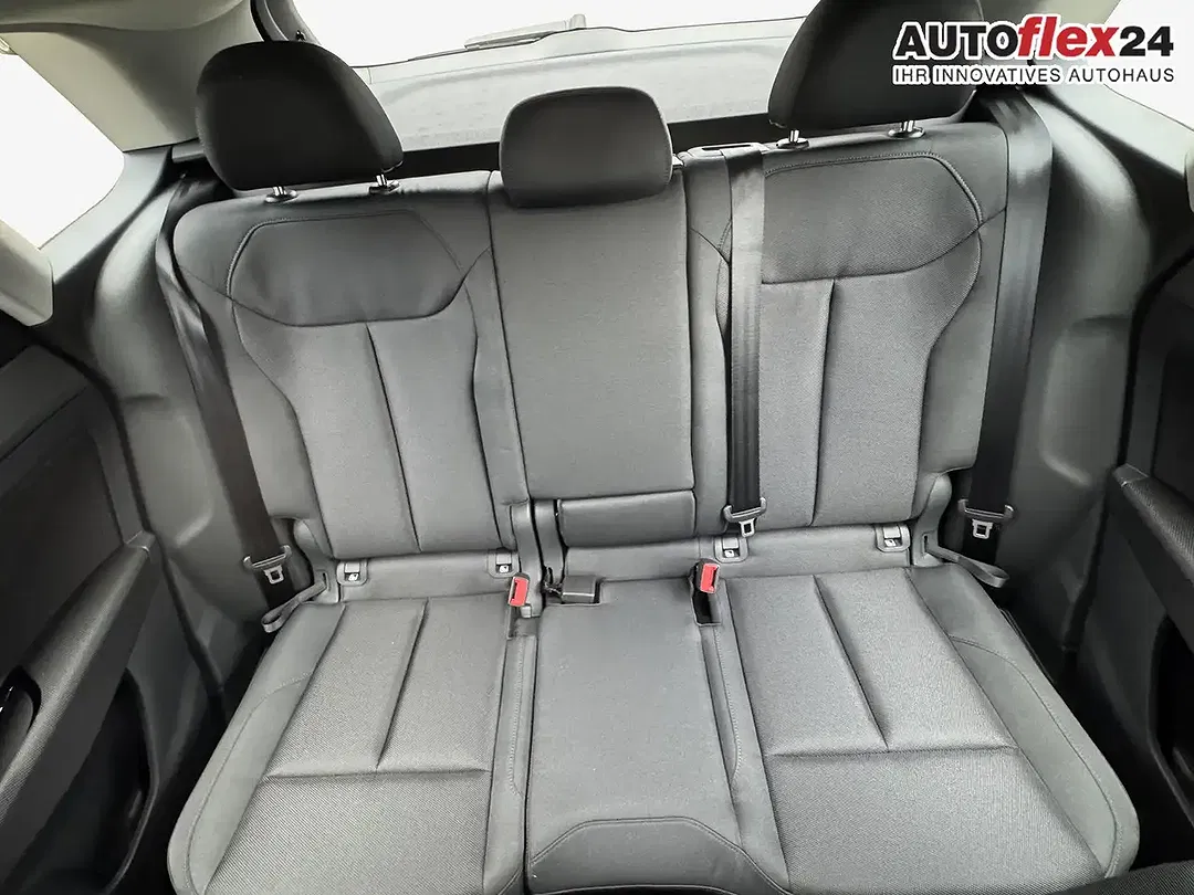 Audi Q3 - Thumbnail 9
