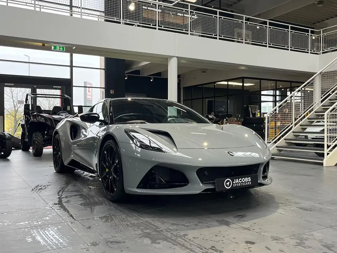 Lotus Emira - Thumbnail 3