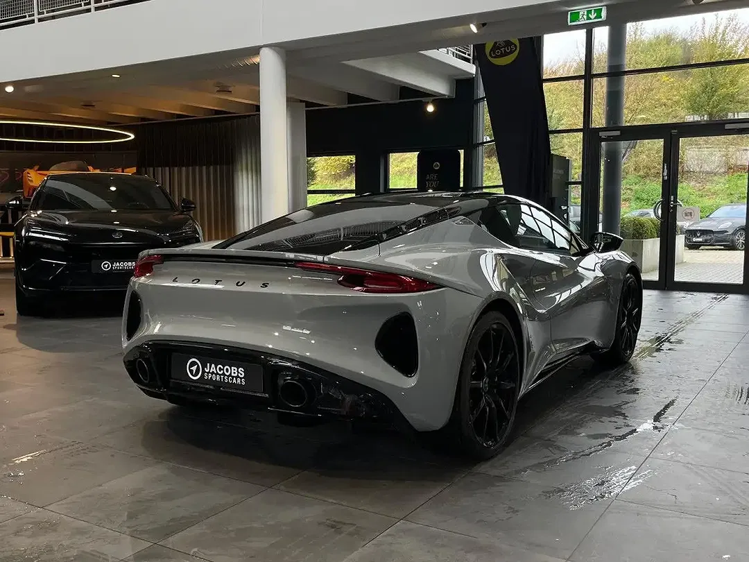 Lotus Emira - Thumbnail 5