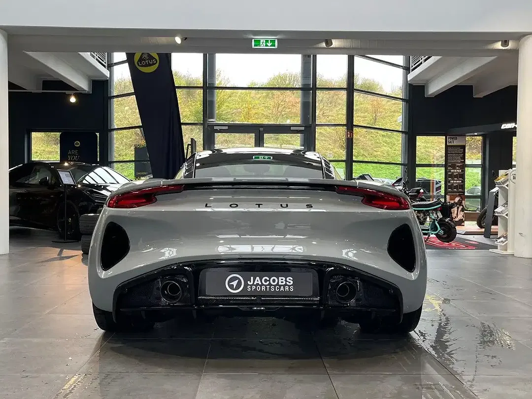 Lotus Emira - Thumbnail 6
