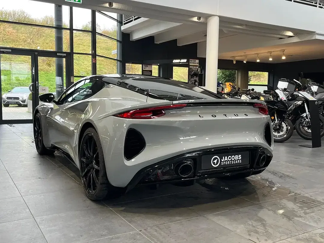 Lotus Emira - Thumbnail 7