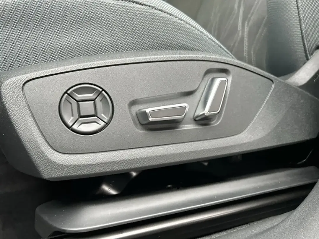 Audi Q3 - Thumbnail 12