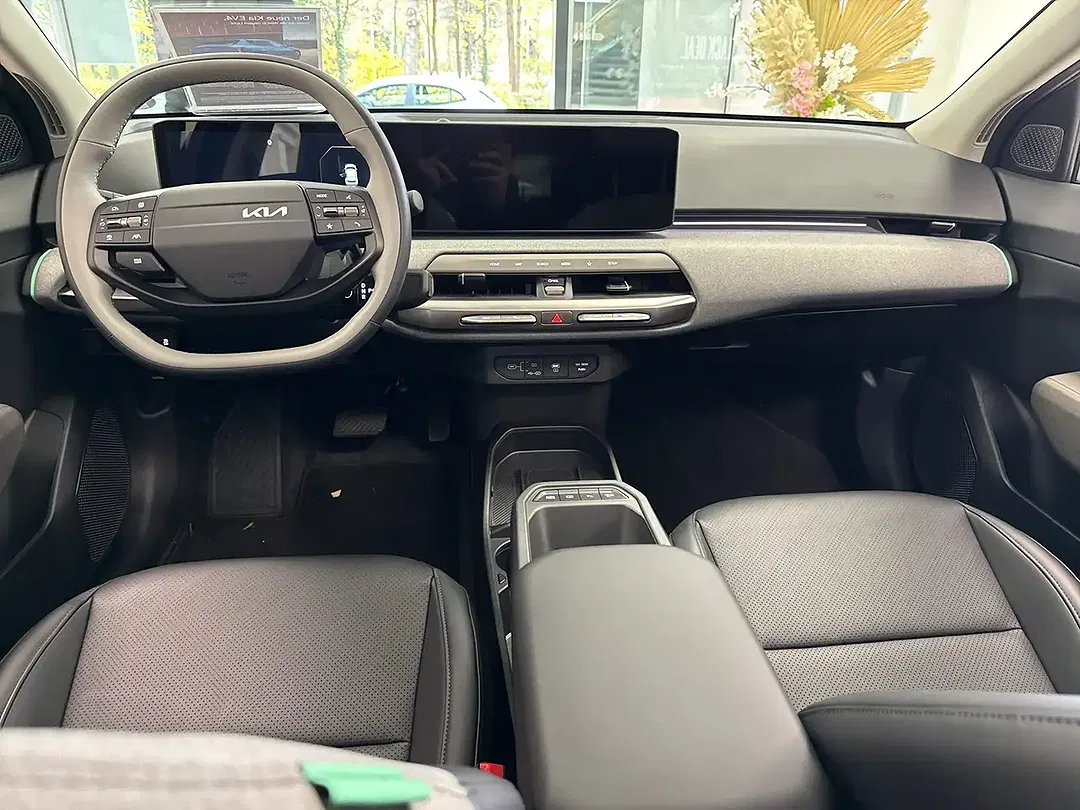 Kia EV4 - Thumbnail 6