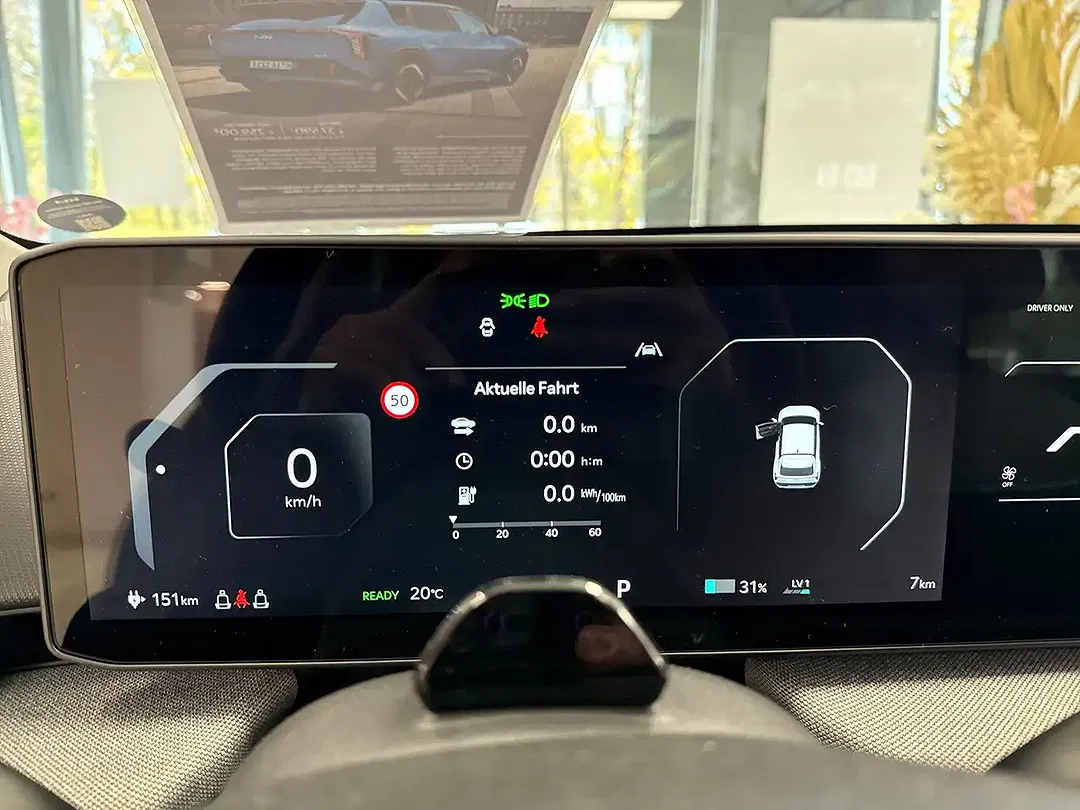 Kia EV4 - Thumbnail 8