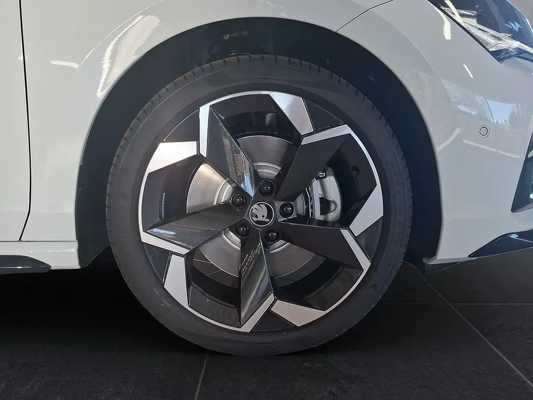 Skoda Superb - Thumbnail 5