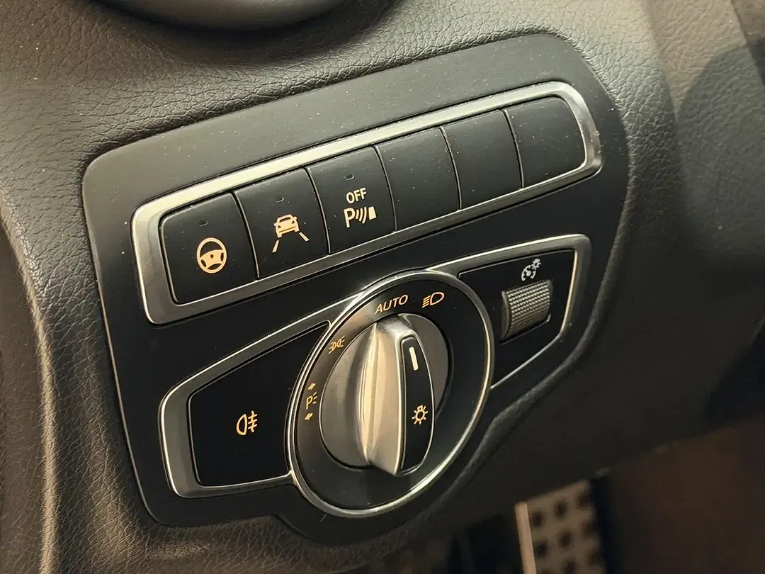Mercedes-Benz C 300 - Thumbnail 11