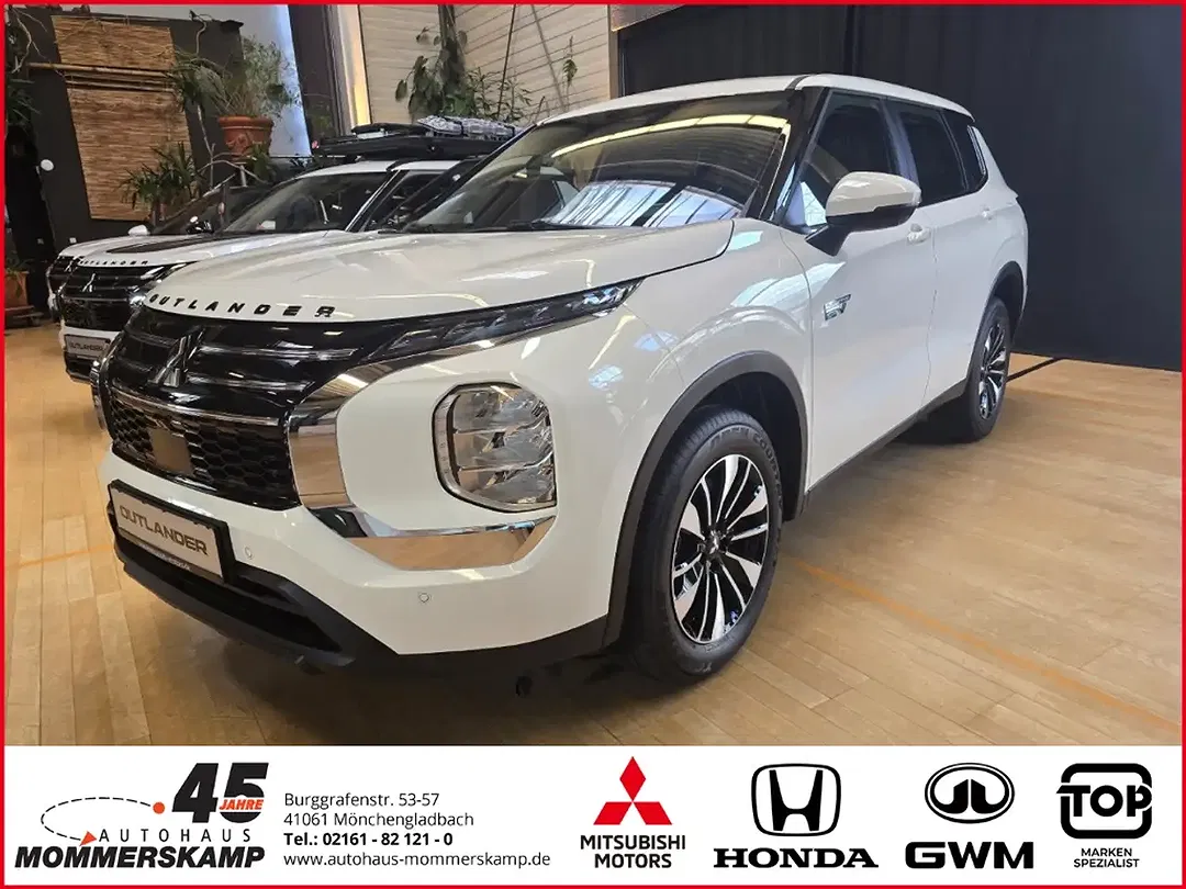Mitsubishi Outlander - Thumbnail 1