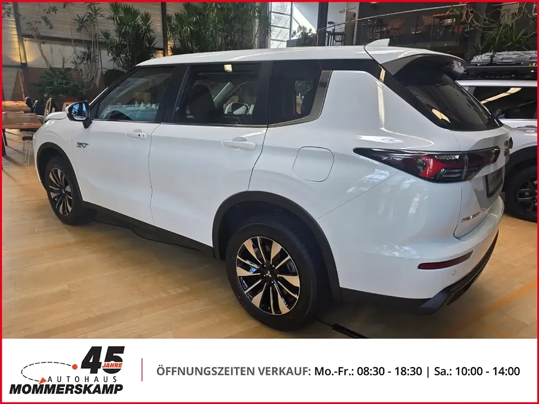 Mitsubishi Outlander - Thumbnail 2
