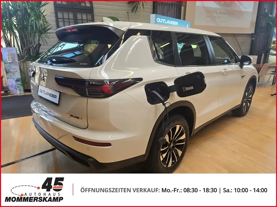 Mitsubishi Outlander - Thumbnail 3