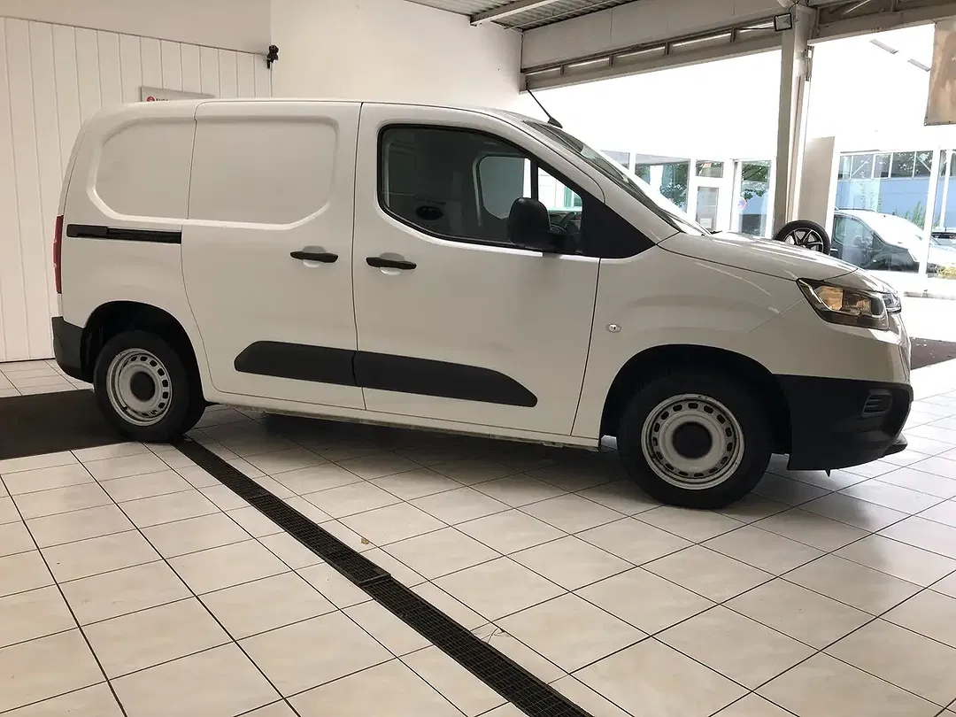 Toyota Proace City - Thumbnail 2
