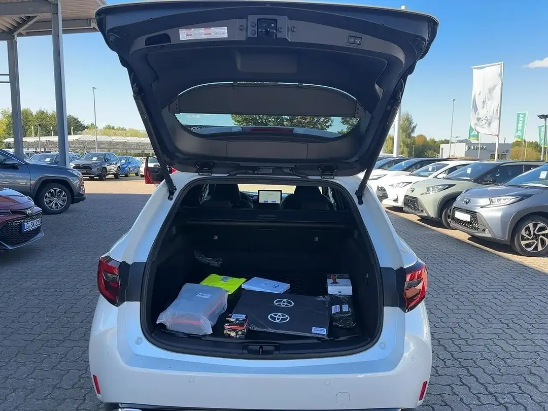 Toyota Corolla - Thumbnail 13
