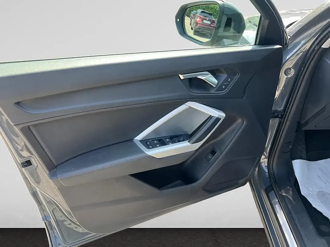 Audi Q3 - Thumbnail 22