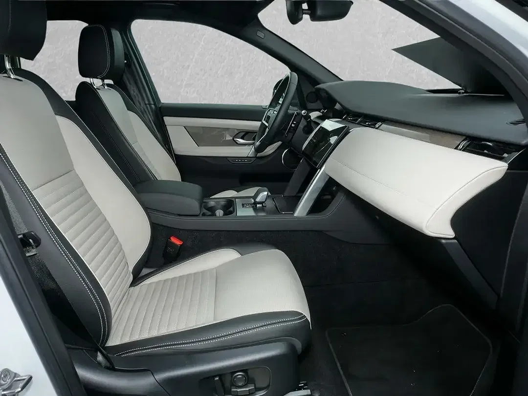 Land Rover Discovery Sport - Thumbnail 3