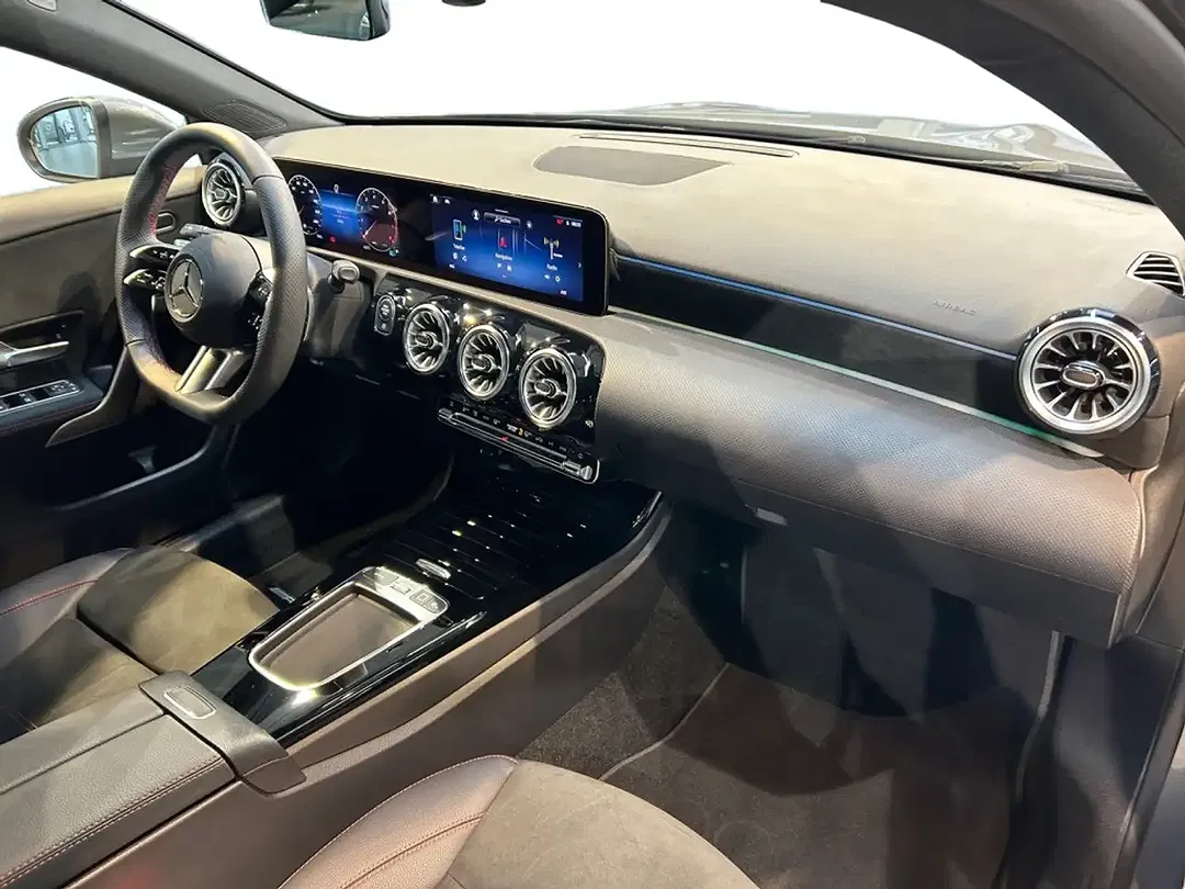 Mercedes-Benz A 200 - Thumbnail 3