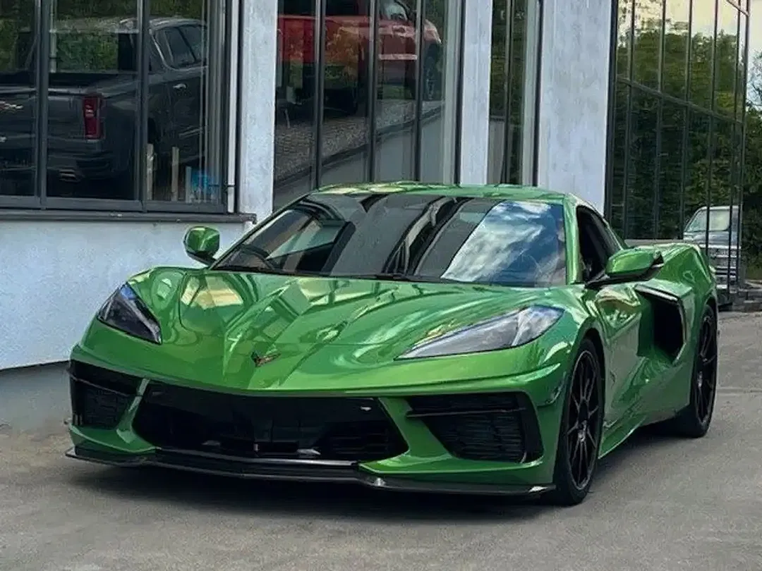 Corvette C8 - Thumbnail 1