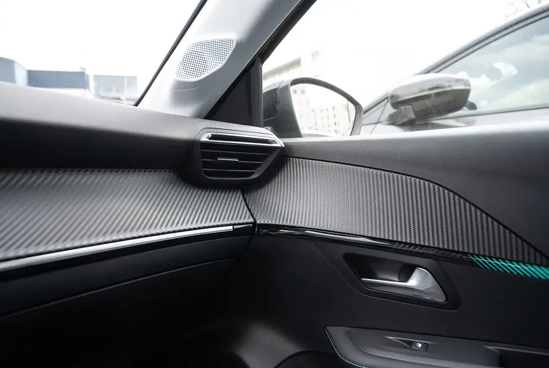 Peugeot 208 - Thumbnail 11