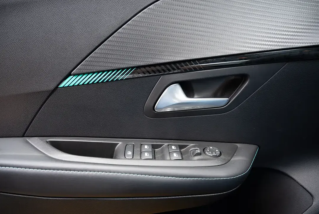 Peugeot 208 - Thumbnail 12