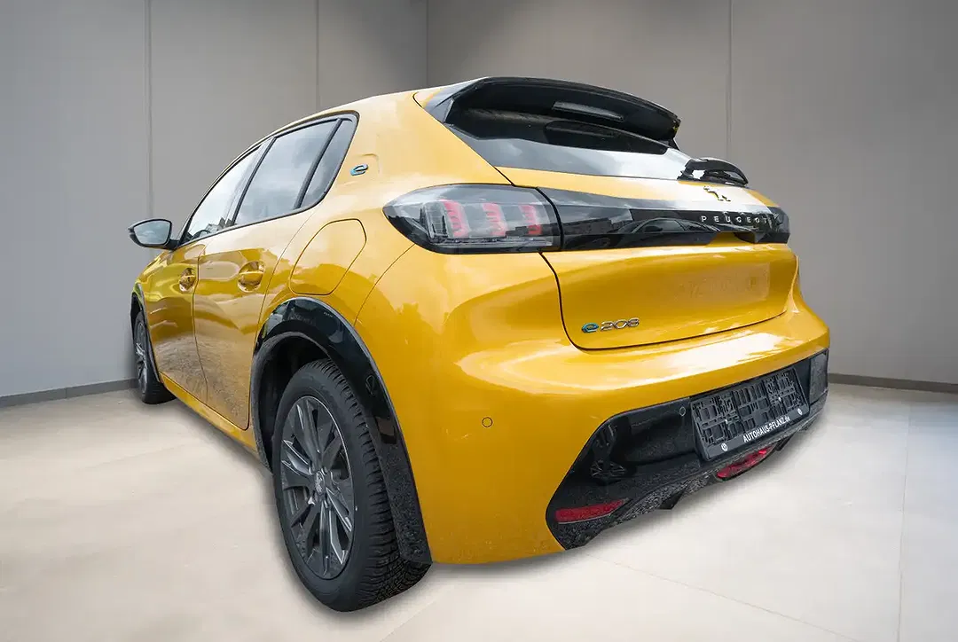 Peugeot 208 - Thumbnail 4