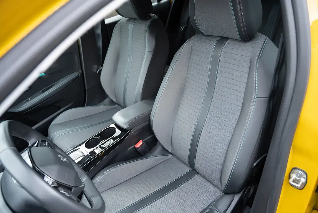 Peugeot 208 - Thumbnail 6