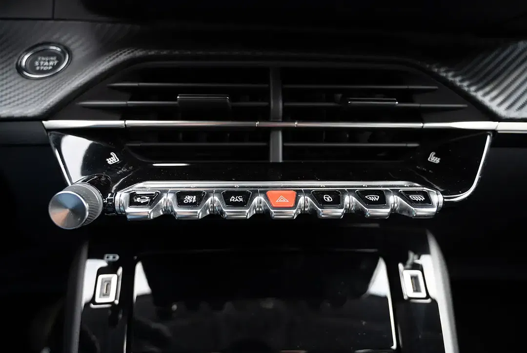 Peugeot 208 - Thumbnail 9