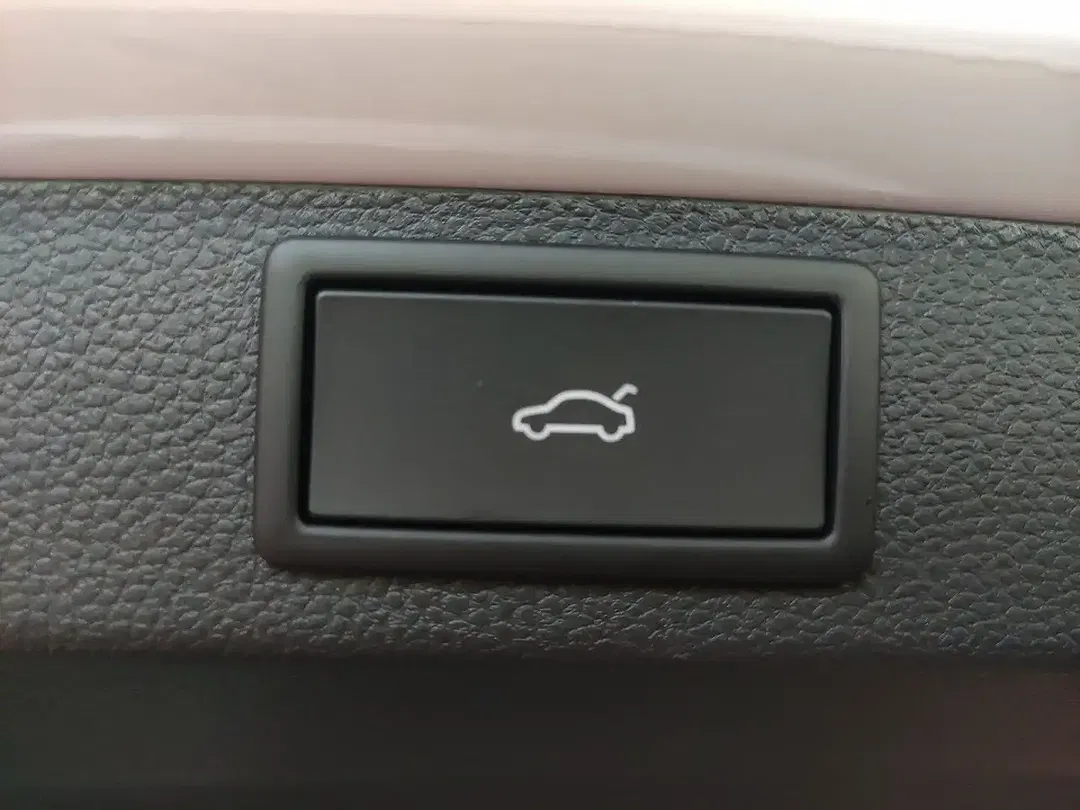 Skoda Karoq - Thumbnail 10