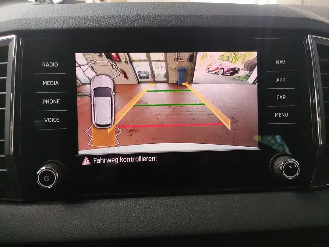 Skoda Karoq - Thumbnail 11