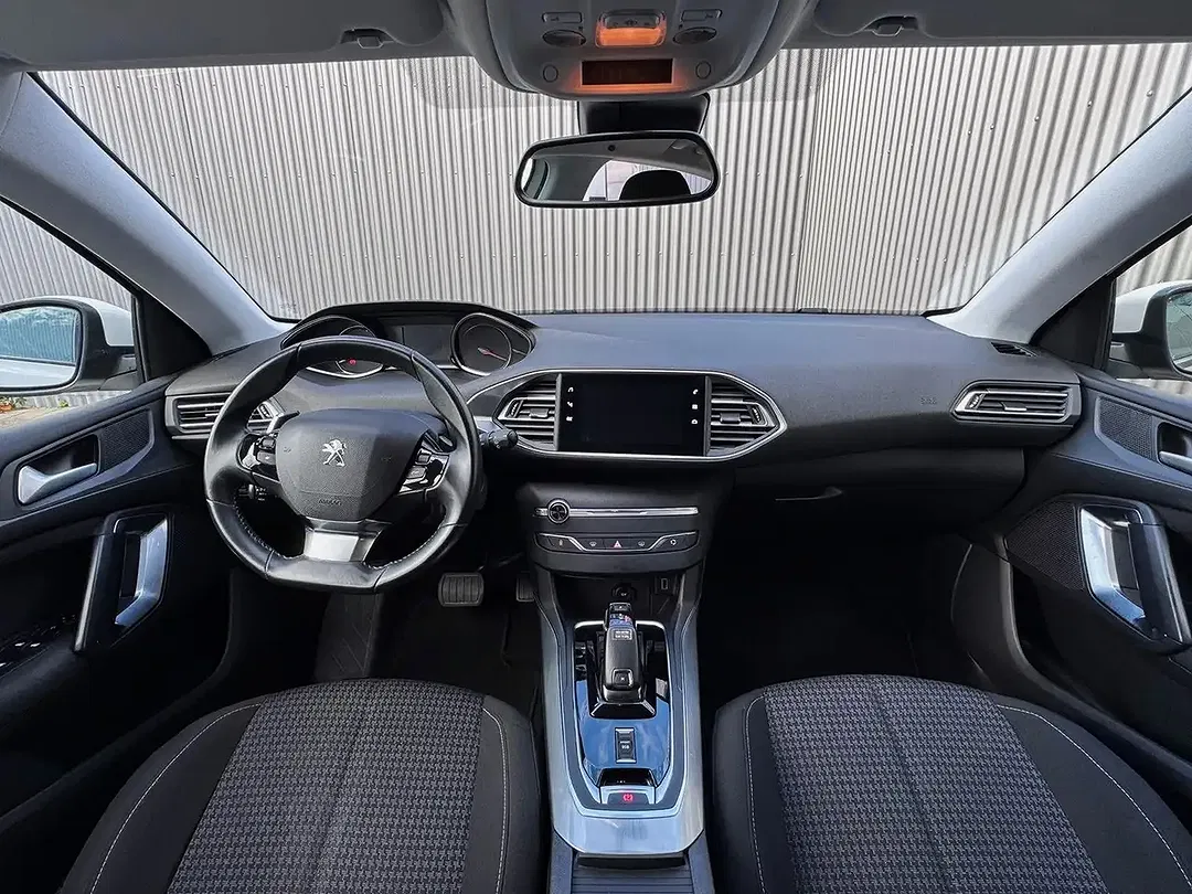 Peugeot 308 - Thumbnail 11