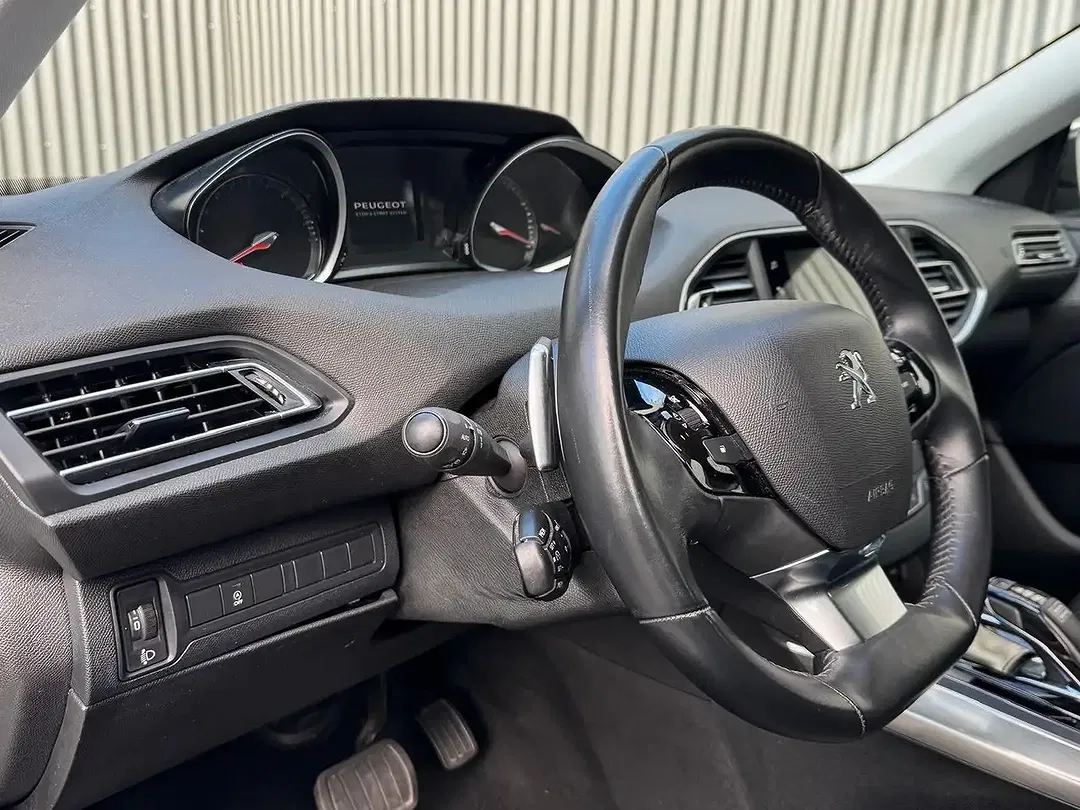 Peugeot 308 - Thumbnail 13