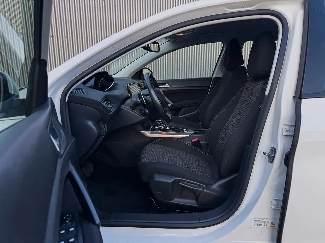 Peugeot 308 - Thumbnail 9