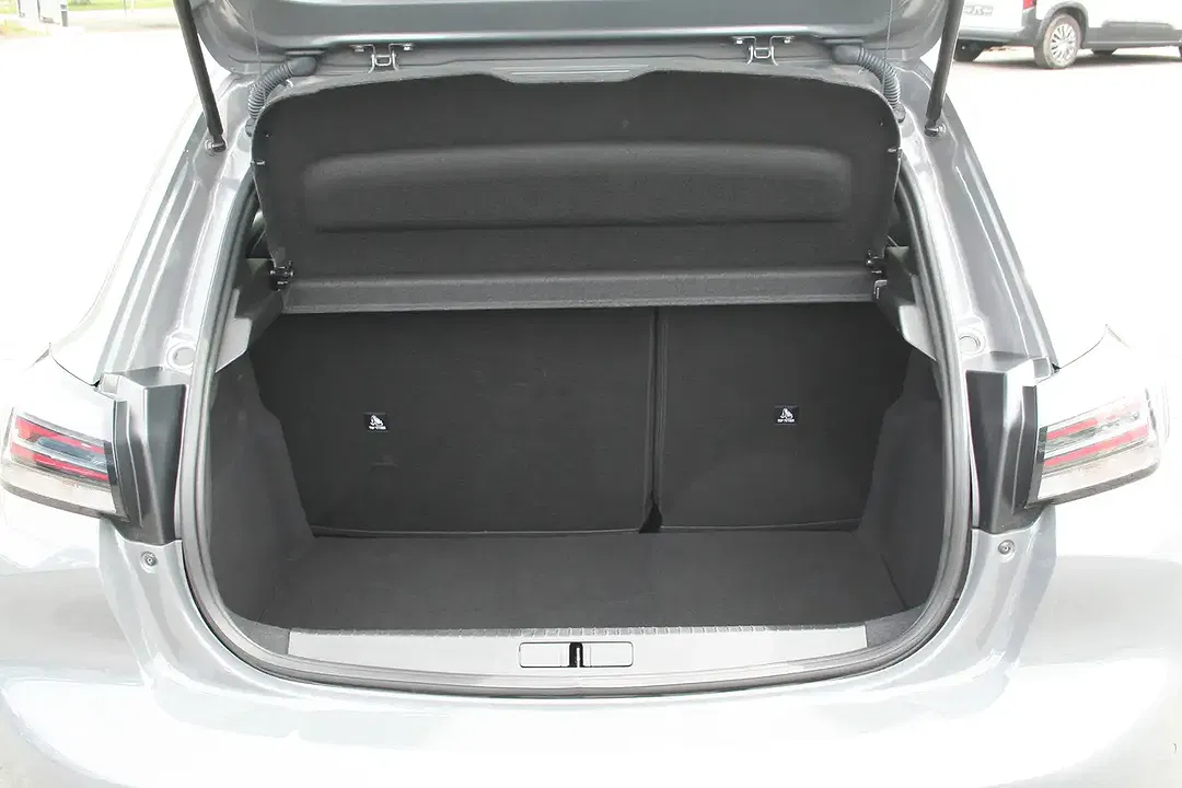 Peugeot 208 - Thumbnail 10