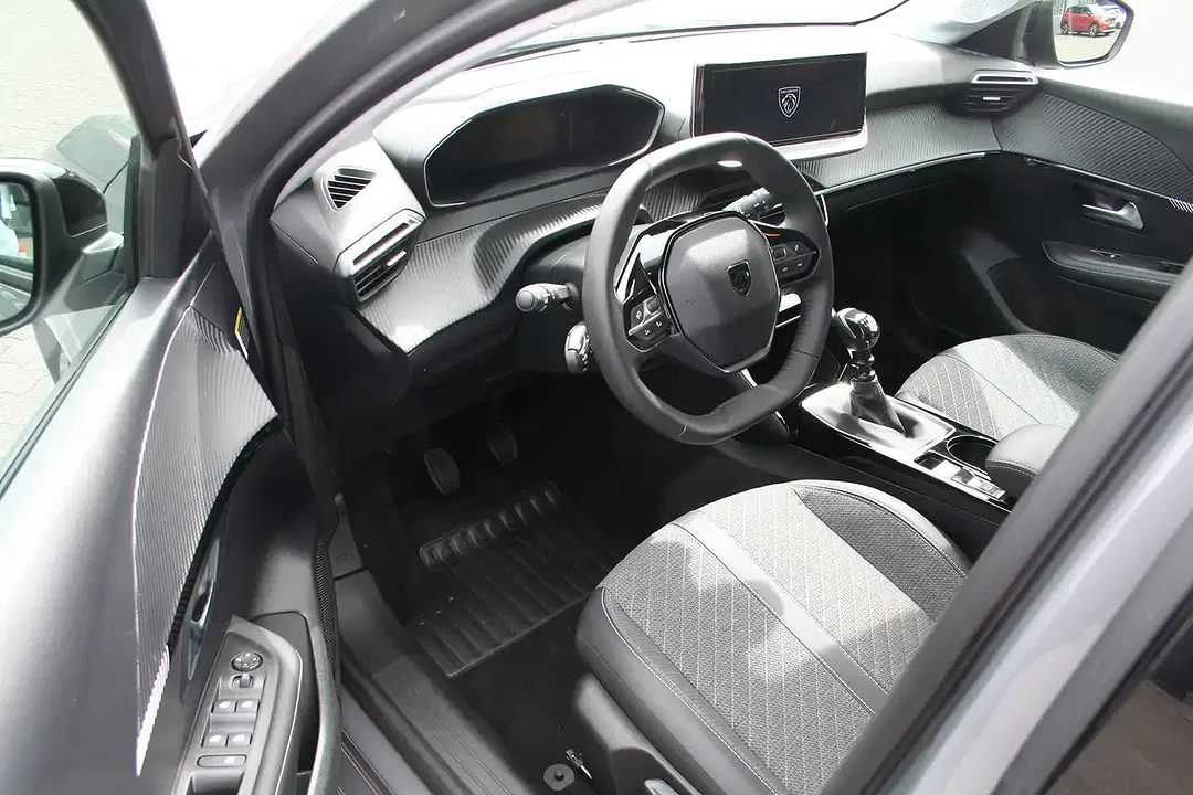 Peugeot 208 - Thumbnail 12