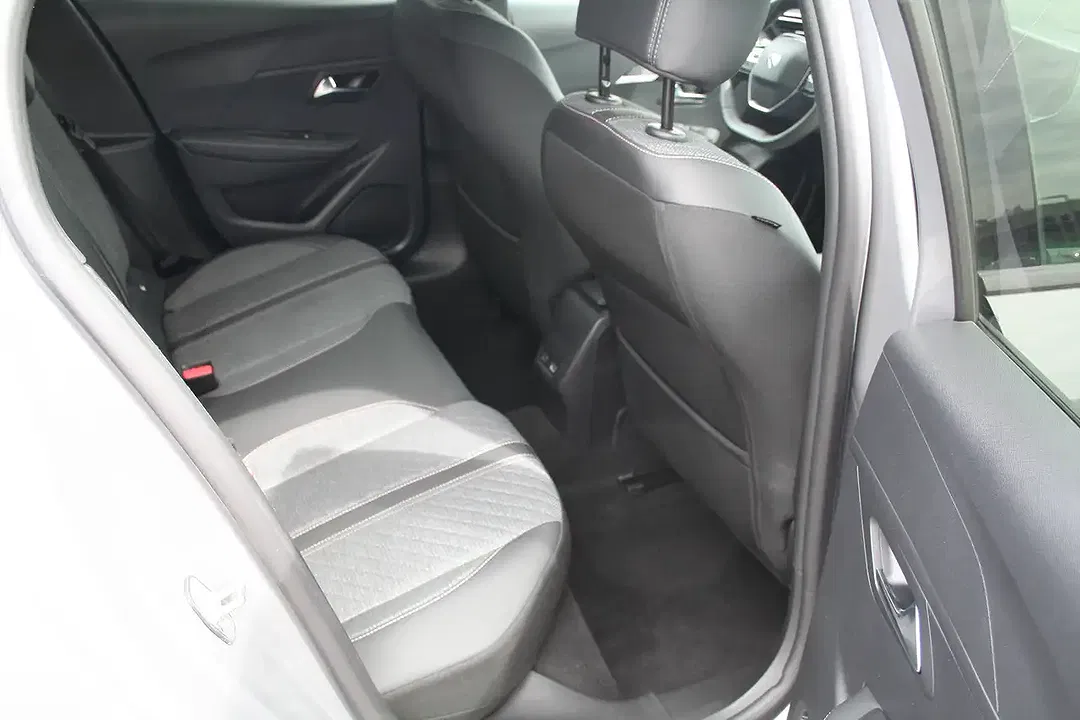 Peugeot 208 - Thumbnail 15