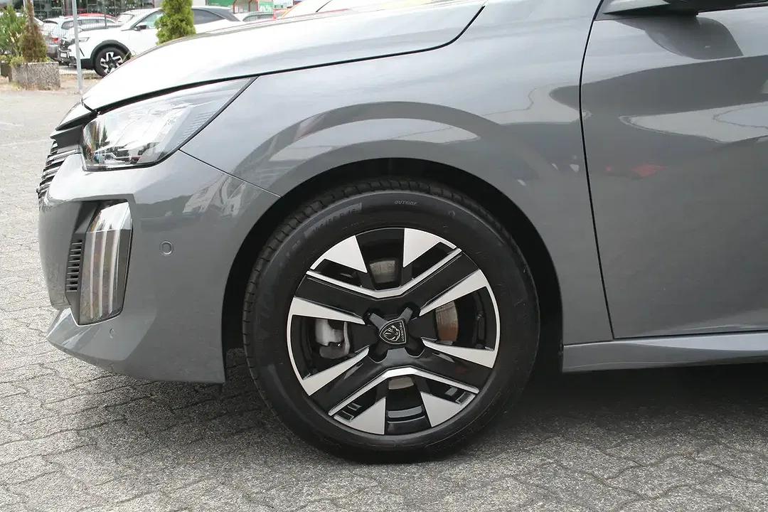 Peugeot 208 - Thumbnail 2