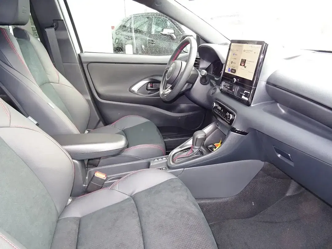 Toyota Yaris - Thumbnail 10