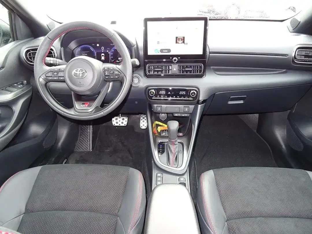 Toyota Yaris - Thumbnail 13
