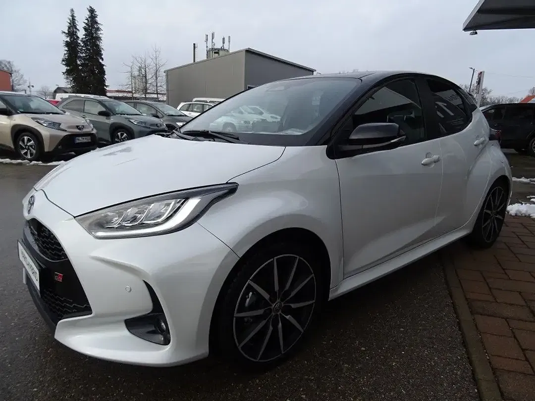 Toyota Yaris - Thumbnail 4