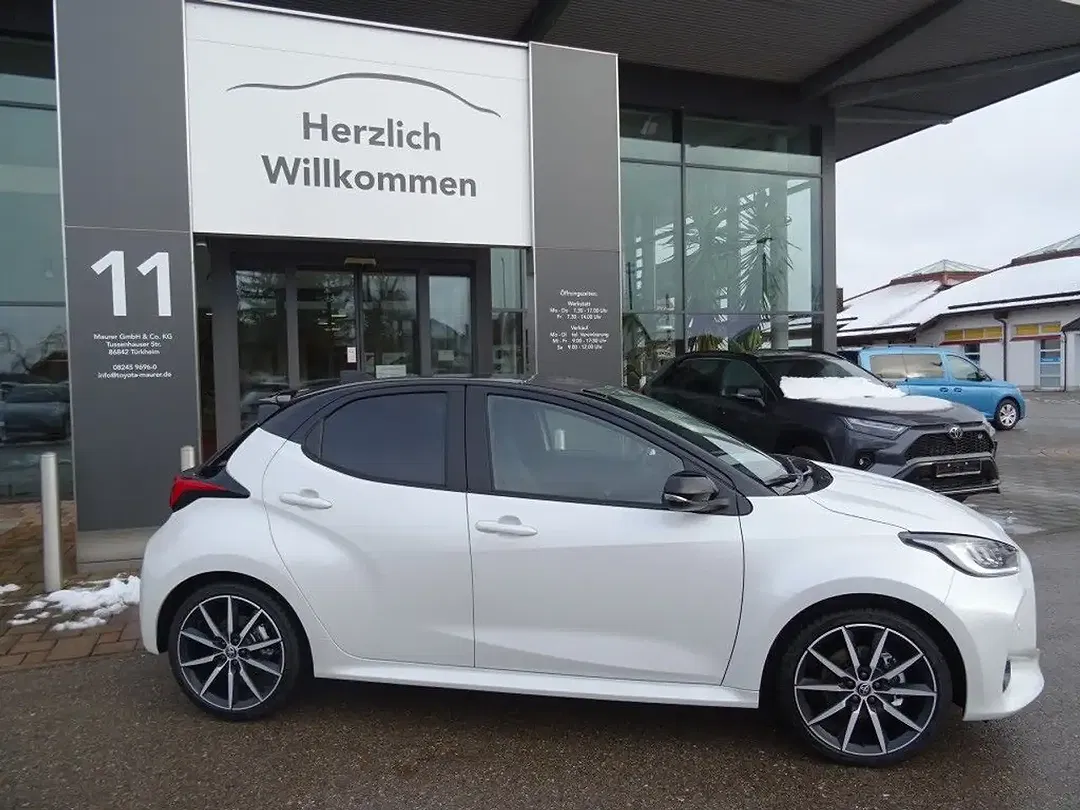 Toyota Yaris - Thumbnail 9